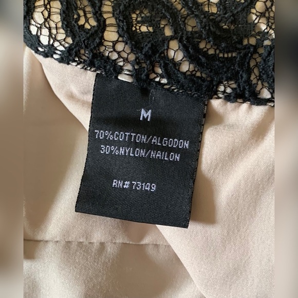 Gorgeous skirt with lace overlay - Picture 3 of 4